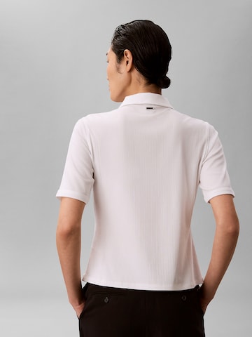 T-shirt Calvin Klein en blanc