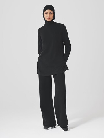 Tricou de la Next pe negru: față