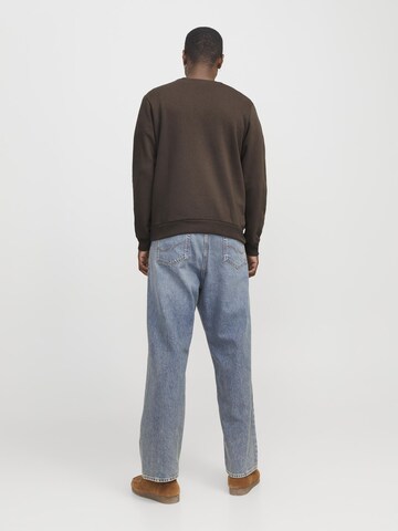 JACK & JONES - Sudadera en marrón