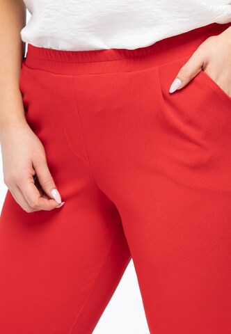 Slimfit Pantaloni con pieghe 'ERYKA' di Karko in rosso