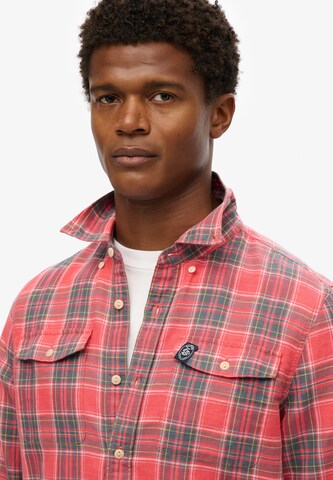 Coupe regular Chemise Superdry en rouge