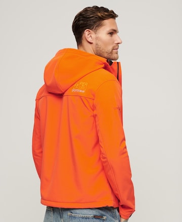 Superdry Superdry Softshell Trekker Kapuzenjacke in Orange