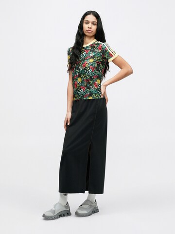 Maglietta 'Adidas Originals x Liberty London' di ADIDAS ORIGINALS in nero