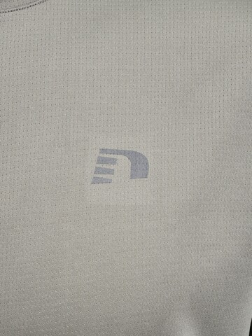 Newline T-Shirt in Grau