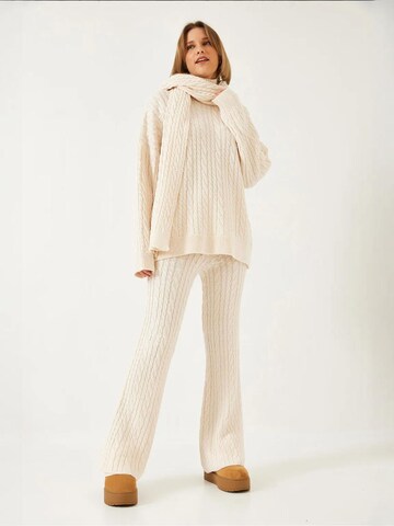 Completo pantalone di Bianco Lucci in bianco