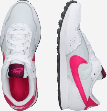 balts Nike Sportswear Brīvā laika apavi 'Valiant'