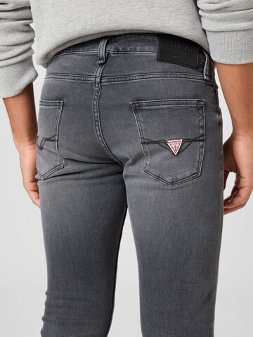 GUESS - Skinny Vaquero 'Chris' en gris