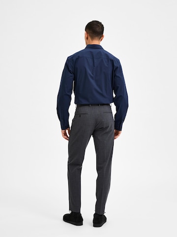 SELECTED HOMME Regular Pleated Pants 'Josh' in Grey