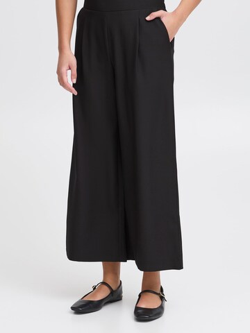 Wide leg Pantaloni con pieghe 'DORTHEA' di ICHI in nero: frontale