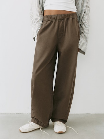 Pull&Bear Barrel Панталон 'PACIFIC' в кафяво: отпред