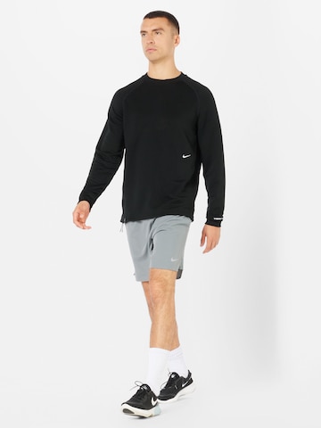 NIKE Regular Sportshorts 'Challenger' in Grau