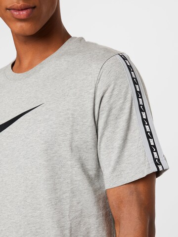 Tricou de la Nike Sportswear pe gri