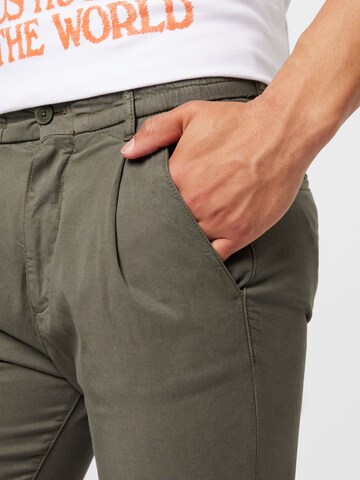 DRYKORN Конический (Tapered) Брюки со складками 'CHASY' в Зеленый