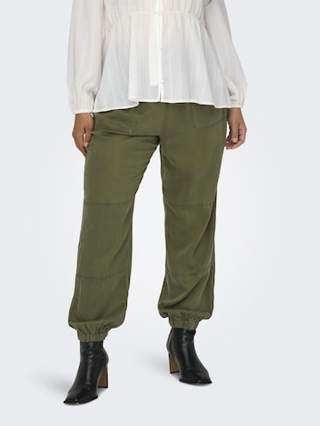 ONLY Carmakoma Loose fit Cargo Pants in Green: front