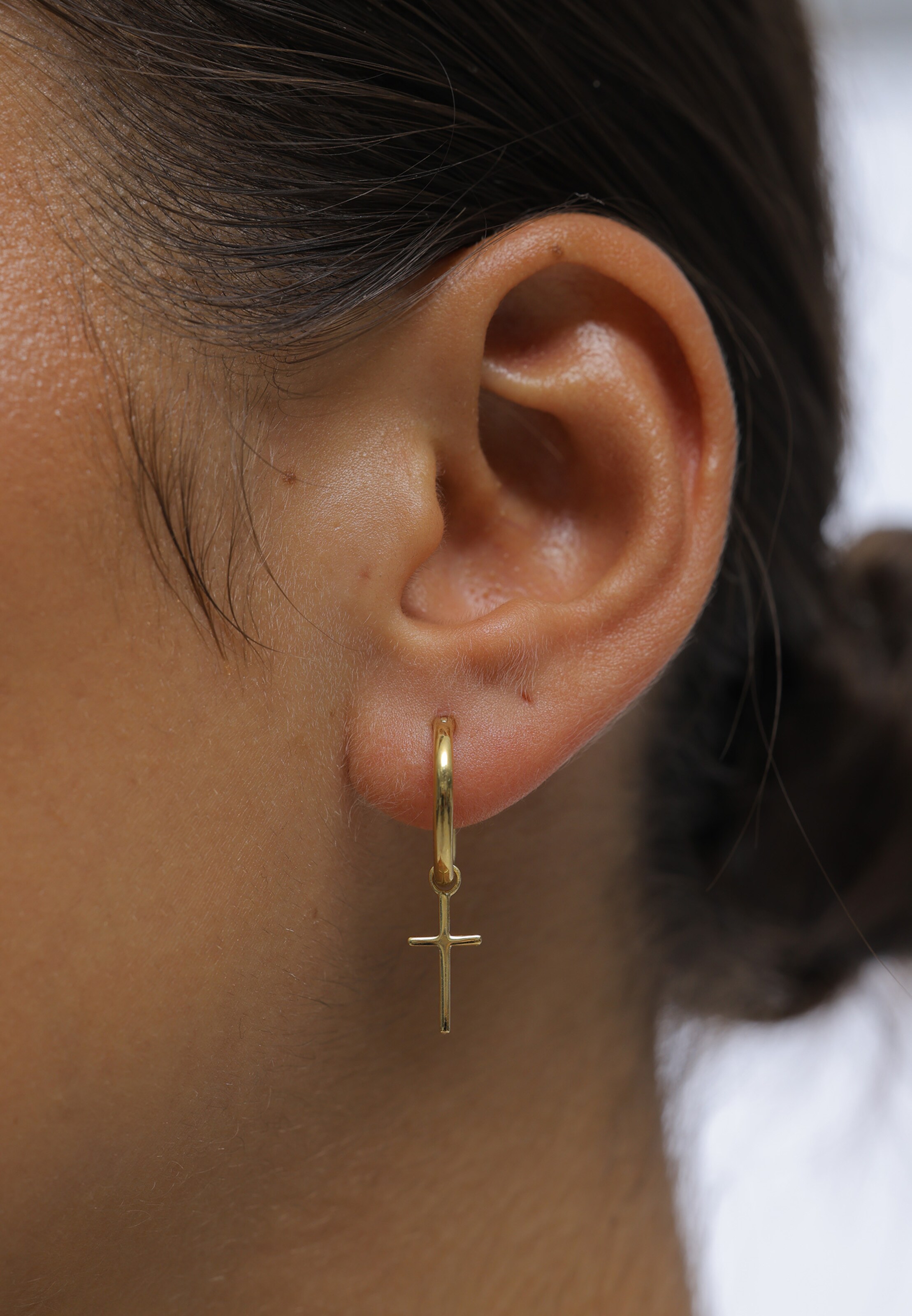 ELLI PREMIUM Ohrringe Kreuz in Gold: Vorderseite