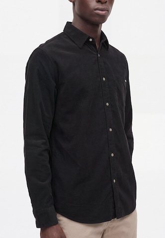GUESS Regular fit Риза в черно: отстрани