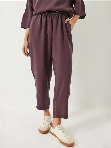 Pantalons de tailleur Bianco Lucci en violet