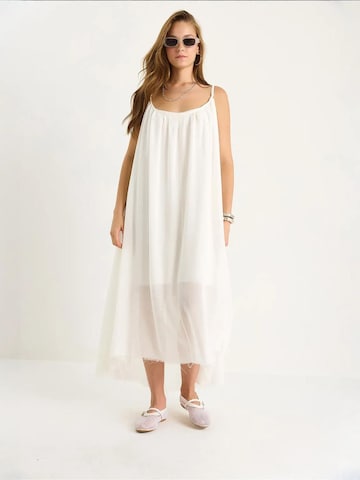 Abito estivo di Bianco Lucci in bianco