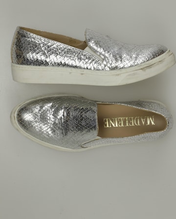 Madeleine Flats & Loafers in 37 in Silver: front