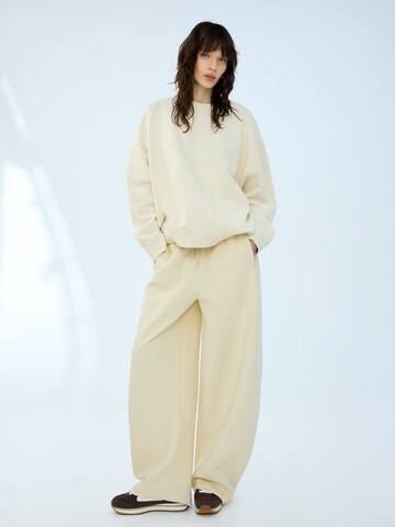 Bershka Sweatshirt in Beige