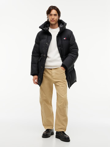 melns Tommy Jeans Starpsezonu parka: no priekšpuses
