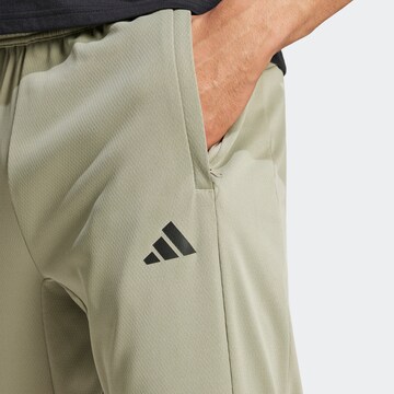 ADIDAS PERFORMANCE Tapered Sporthose 'Essentials' in Grün
