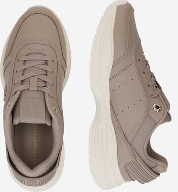 Sneaker bassa 'Tech Heel Runner' di TOMMY HILFIGER in grigio