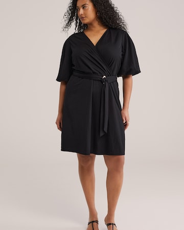 Rochie de la WE Fashion pe negru