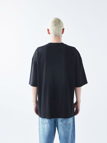 Tricou 'Hurst' de la VAMOS CLO pe negru