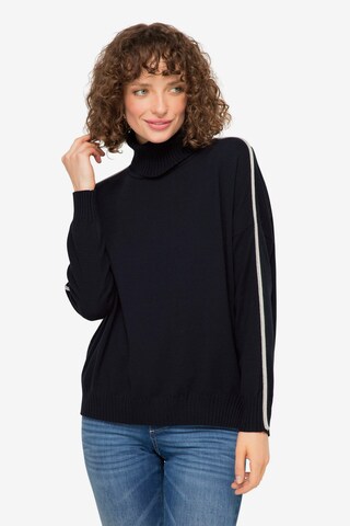 LAURASØN Sweater in Blue: front