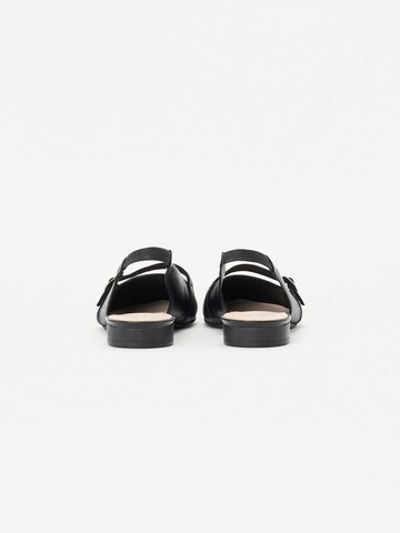 GABOR Strap ballerina in Black