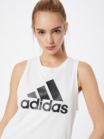 ADIDAS SPORTSWEAR - Top deportivo 'Essentials' en blanco