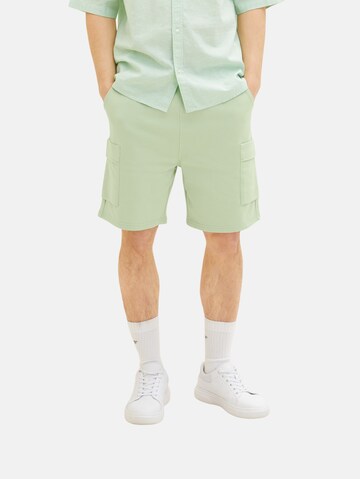 TOM TAILOR DENIM Regular Shorts in Grün: predná strana