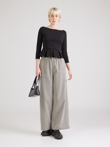 T-shirt 'Noelia' ABOUT YOU en noir