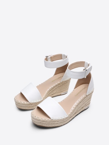 Dream Pairs Sandals in White