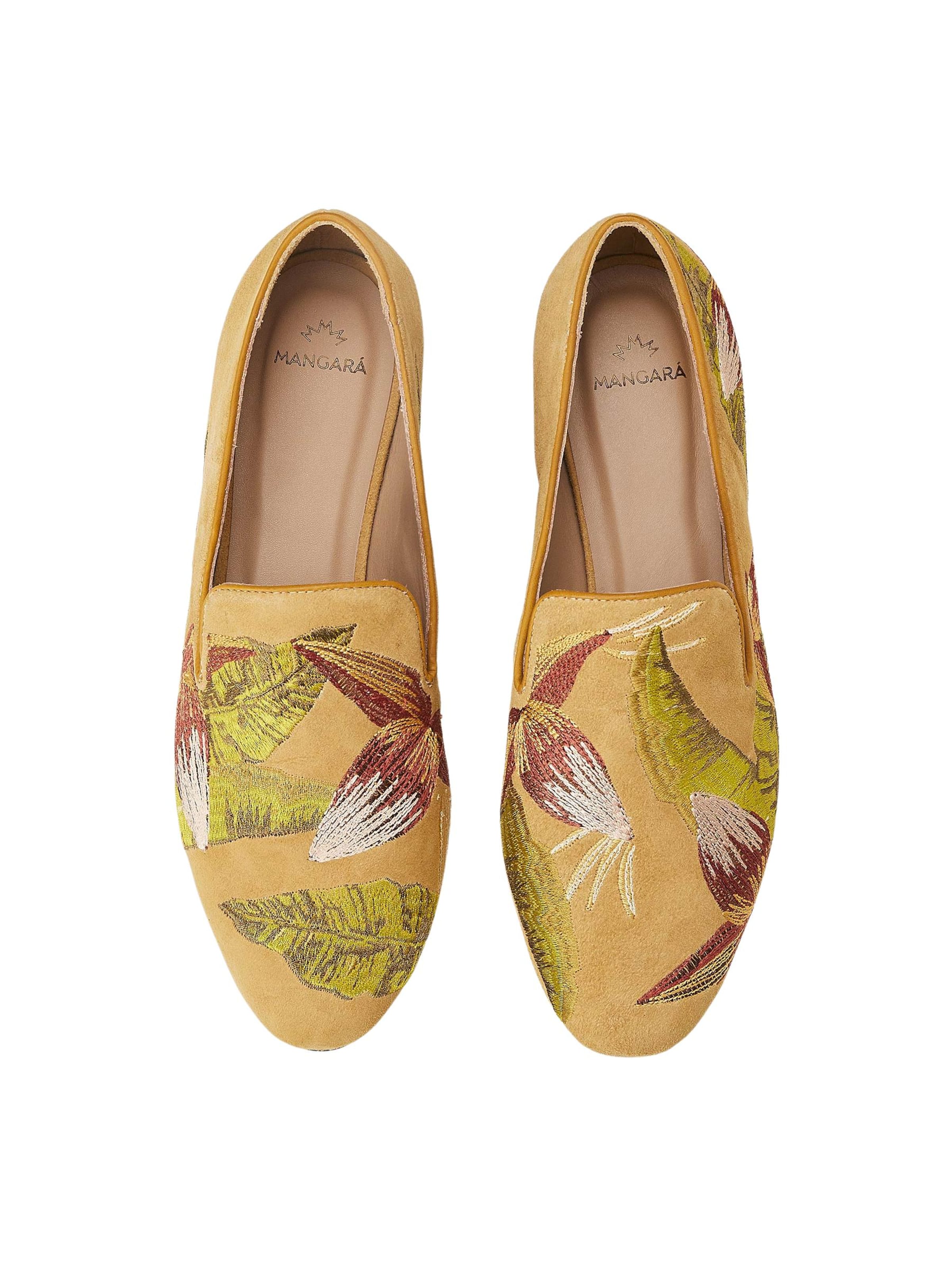 Slipper 'Mocassins Mangara Canela en cuir brodé jaune' di Mangara Atelier in giallo