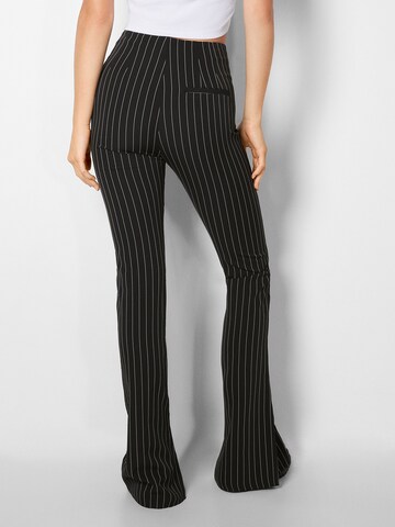 Bershka Flared Leggings in Schwarz