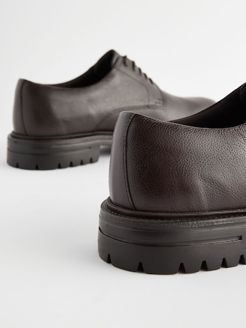 Chaussure à lacets 'Essential' Next en marron