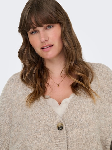 Cardigan 'ONLCARZOEY' ONLY Carmakoma en beige
