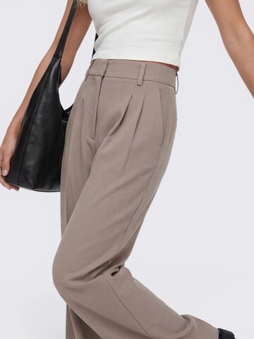 Loosefit Pantaloni con pieghe 'Elsa' di studioselect in beige
