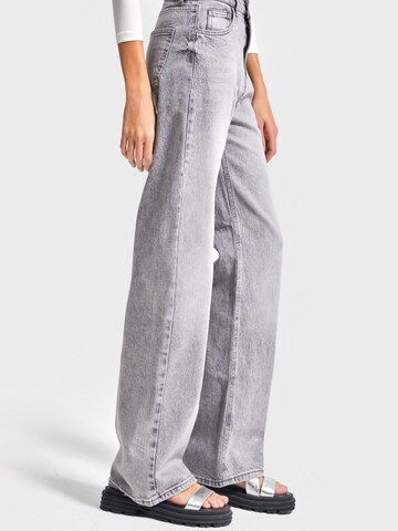 IT'S BASIC Regular Jeans 'Straight High Rise Jeans' in Grijs