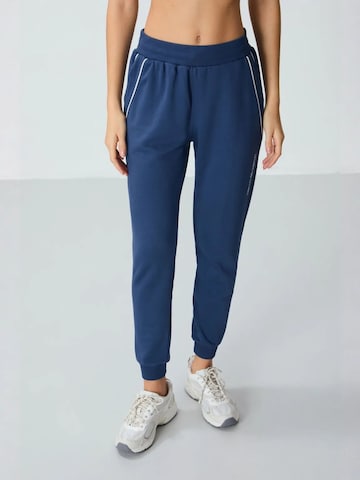 Tommy Life Tapered Sports trousers 'Jogginghose' in Blue
