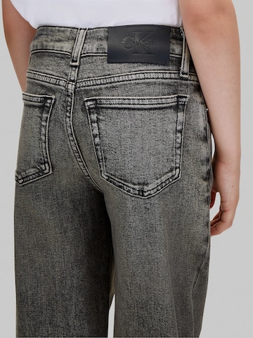 Calvin Klein Jeans Barrel Jeans in Grau