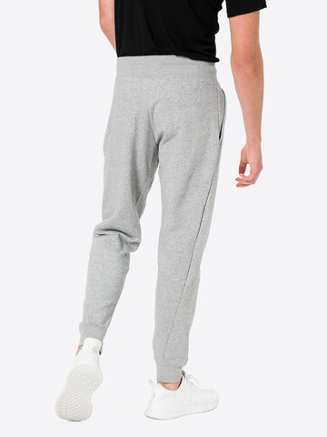 Tapered Pantaloni sportivi di Superdry in grigio