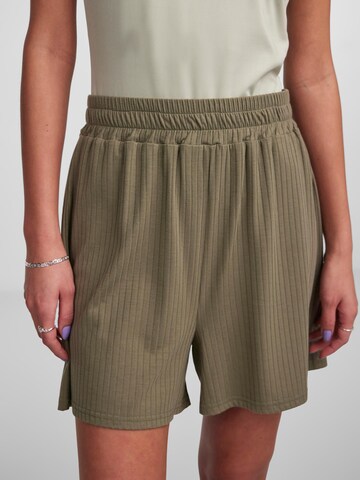 PIECES - Loosefit Pantalón 'KYLIE' en verde