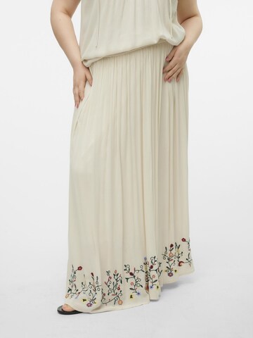 Jupe 'Sina' Vero Moda Curve en blanc : devant