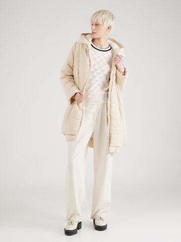 Cappotto invernale di Embassy of Bricks and Logs in beige