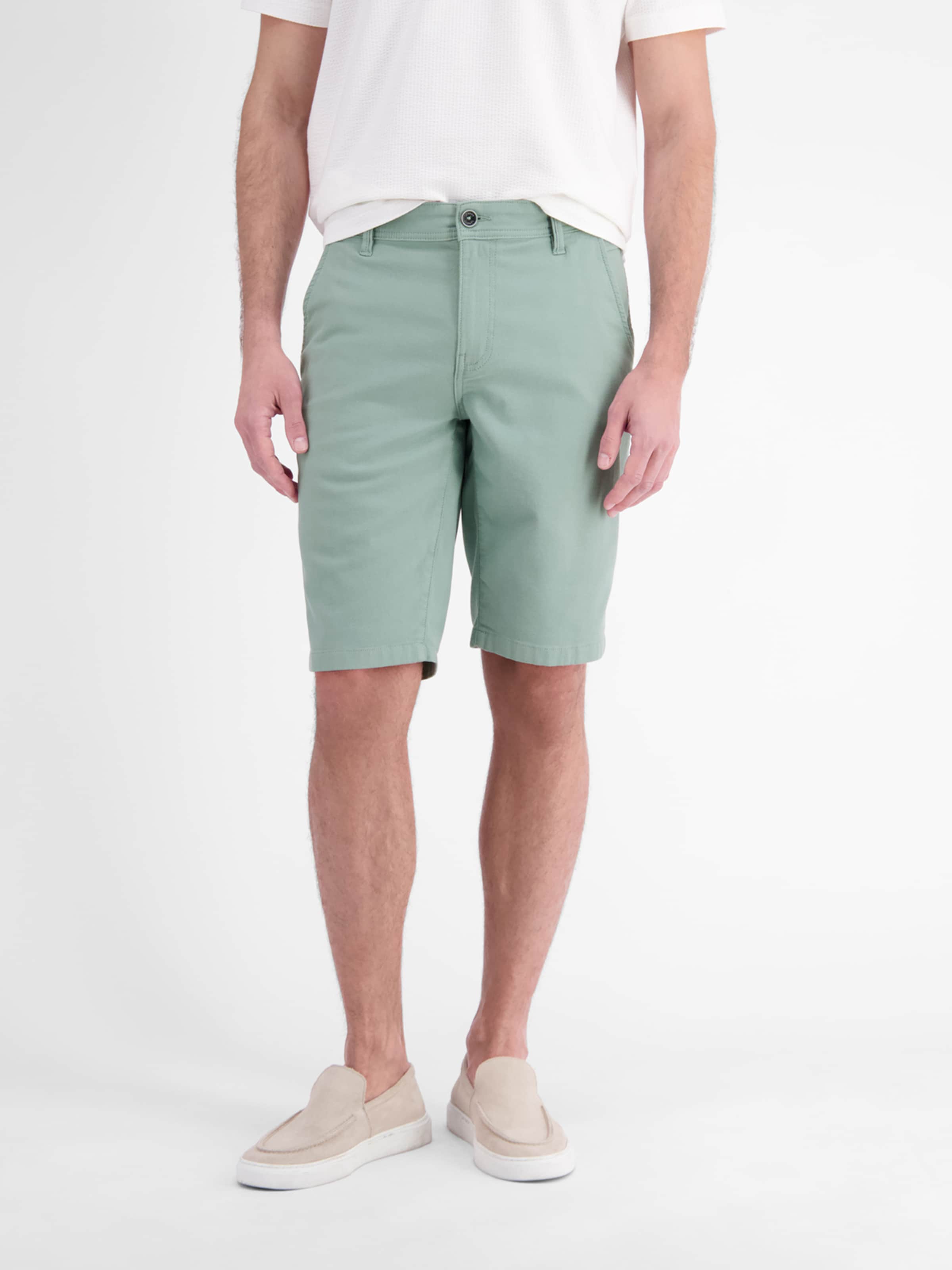 LERROS Regular Bequeme Shorts aus griffiger Baumwolle mit Stretchanteil in Grün: Vorderseite