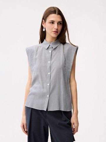 adl Shirt in Zwart: voorkant