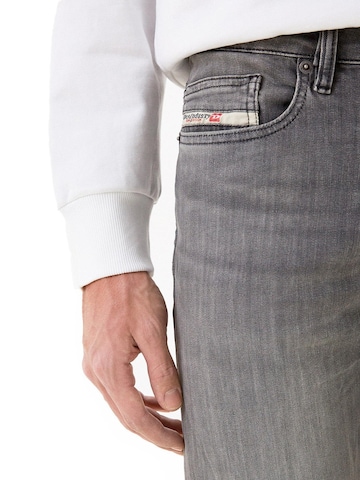 DIESEL Slimfit Jeans 'D-LUSTER' i grå